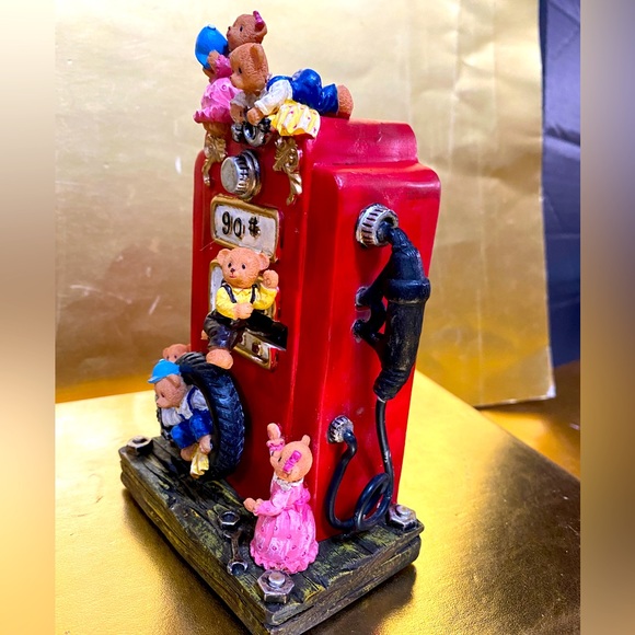 GAS PUMP & BEARS MUSICAL WIND UP DUAL MOVING BEARS REVOLVING TIRE COLLECTIBLE - Picture 2 of 16